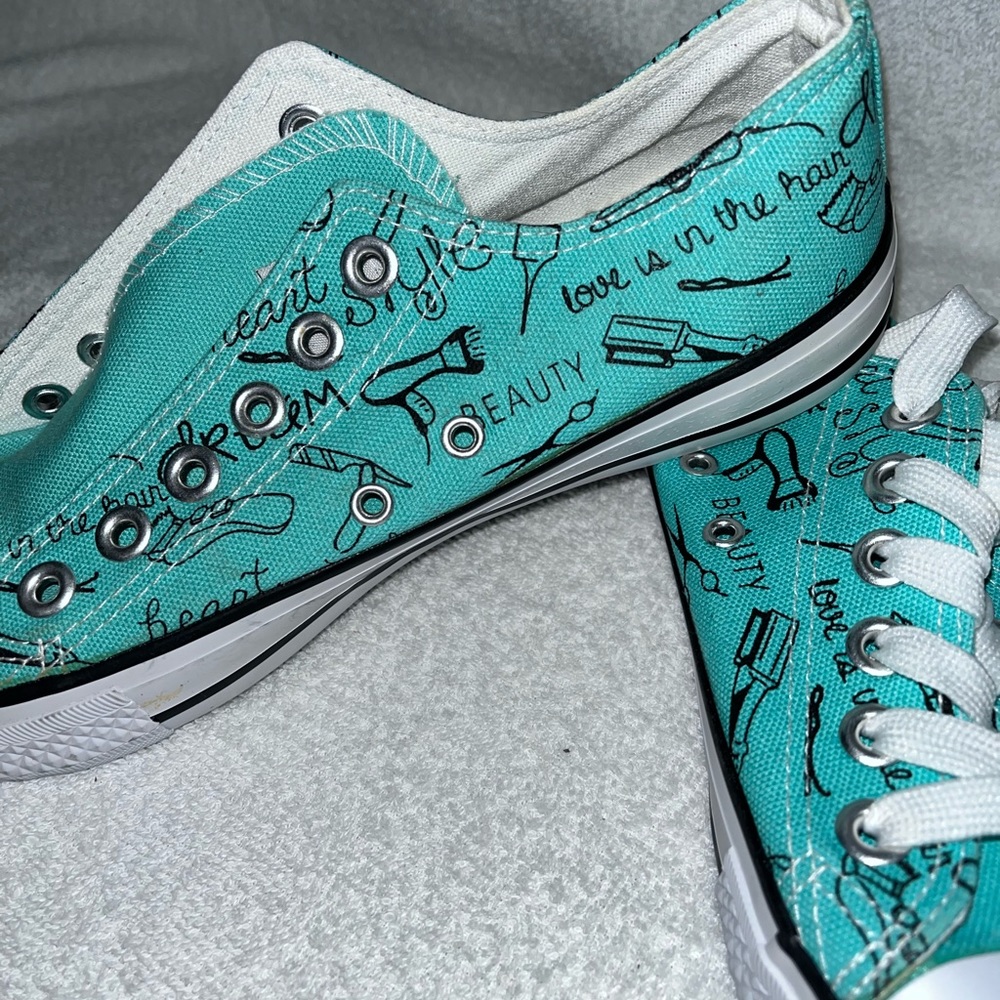 Hair stylist/barber size 8 women’s shoe